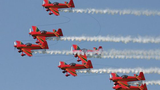 Fête du Trône : Les Forces Armées Royales organisent des Shows aériens et des sauts d’exhibition en parachutes