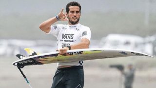 Jeux olympiques: le surfeur marocain Ramzi Boukhiam qualifié pour le 2è tour