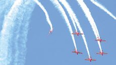 Fête de la jeunesse : m’dik et martil abritent Un spectacle captivant de l’équipe de « voltige” et « marche verte »