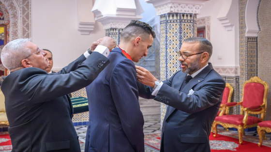 SM le Roi décore à Tétouan Soufiane El Bakkali médaillé olympique