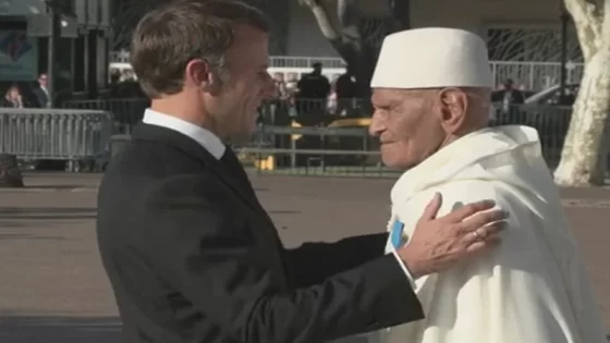 Emmanuel macron a décore Un vétéran marocain de la Seconde Guerre mondiale de la Légion d’honneur