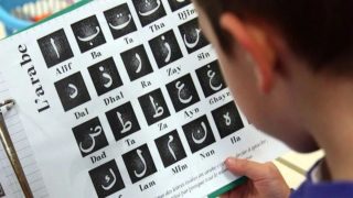 Les langues les plus parlées en 2024 : L’arabe en 5e position, devancé par l’Espagnol