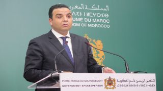 RABAT (MARRUECOS), 26/01/2023.- El ministro portavoz del Gobierno marroquí, Mustafa Baitas, durante la rueda de prensa semanal tras la reunión del Consejo de Gobierno, este jueves en Rabat, en la que ha afirmado que su país ha abierto "una nueva etapa" con España, país con el que aspira a construir una relación "muy fuerte" y de "confianza". EFE/ Fatima Zohra Bouaziz